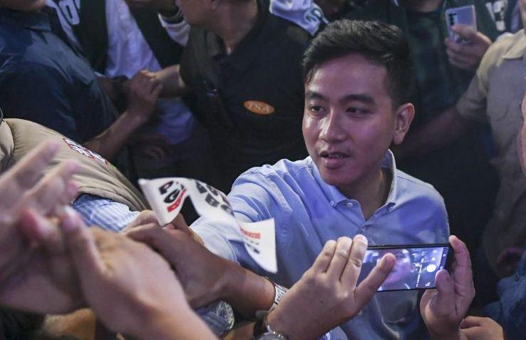 Gibran soal Fotonya Bareng Anggota TNI: Nggak Ada Huhungan dengan Pilpres