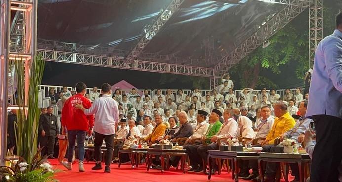 Gibran Sebut Salami Megawati dan Sekjen PDIP Sebagai Tanda Hormat