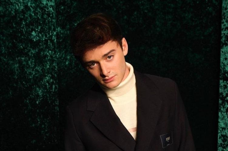 Noah Schnapp Pamer Stiker Zionis-Hamas, 'Stranger Things' Terancam Diboikot