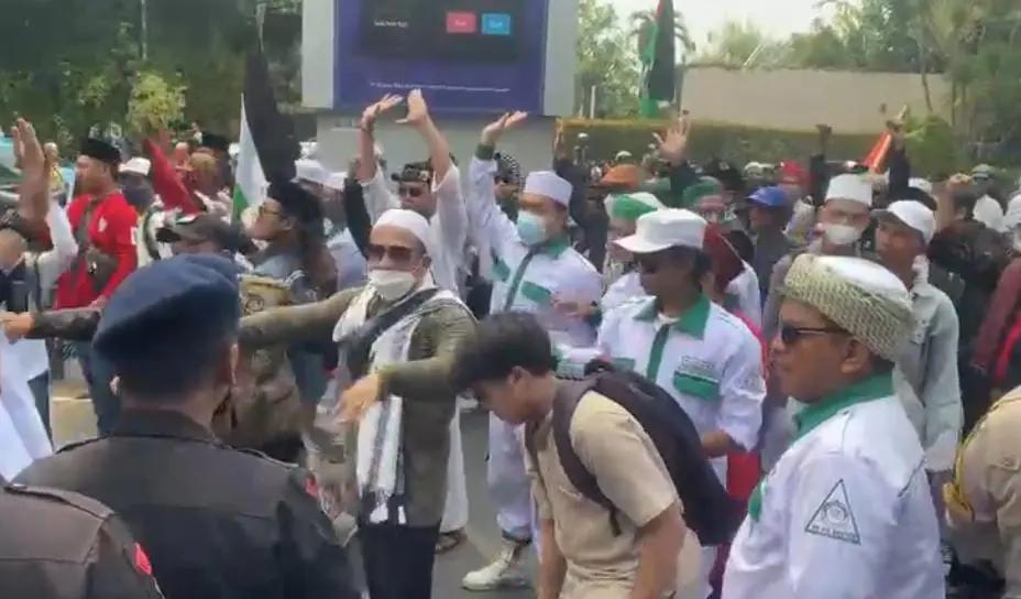 Gandeng Perwakilan Demonstran Cek Stadion GBK, Polisi Tegaskan Tak Ada Atribut LGBT