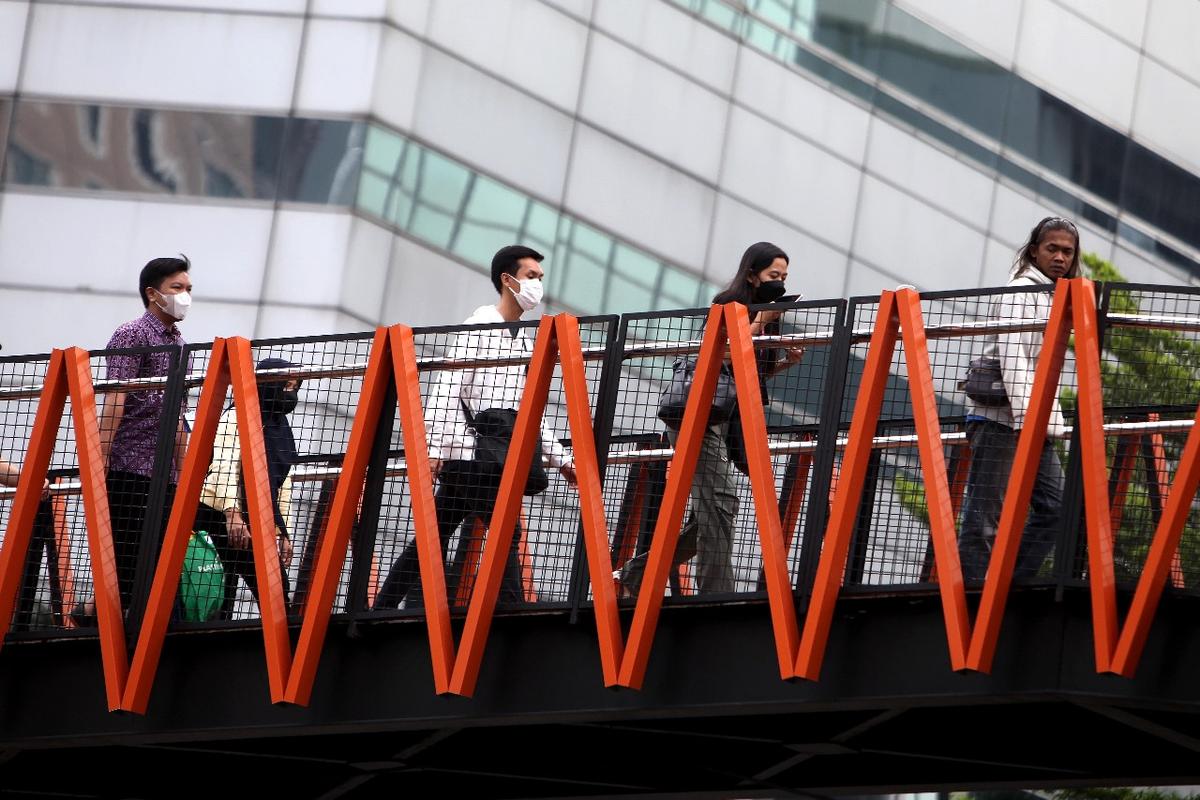 Buruh Tuntut UMP DKI Jadi Rp5,6 Juta