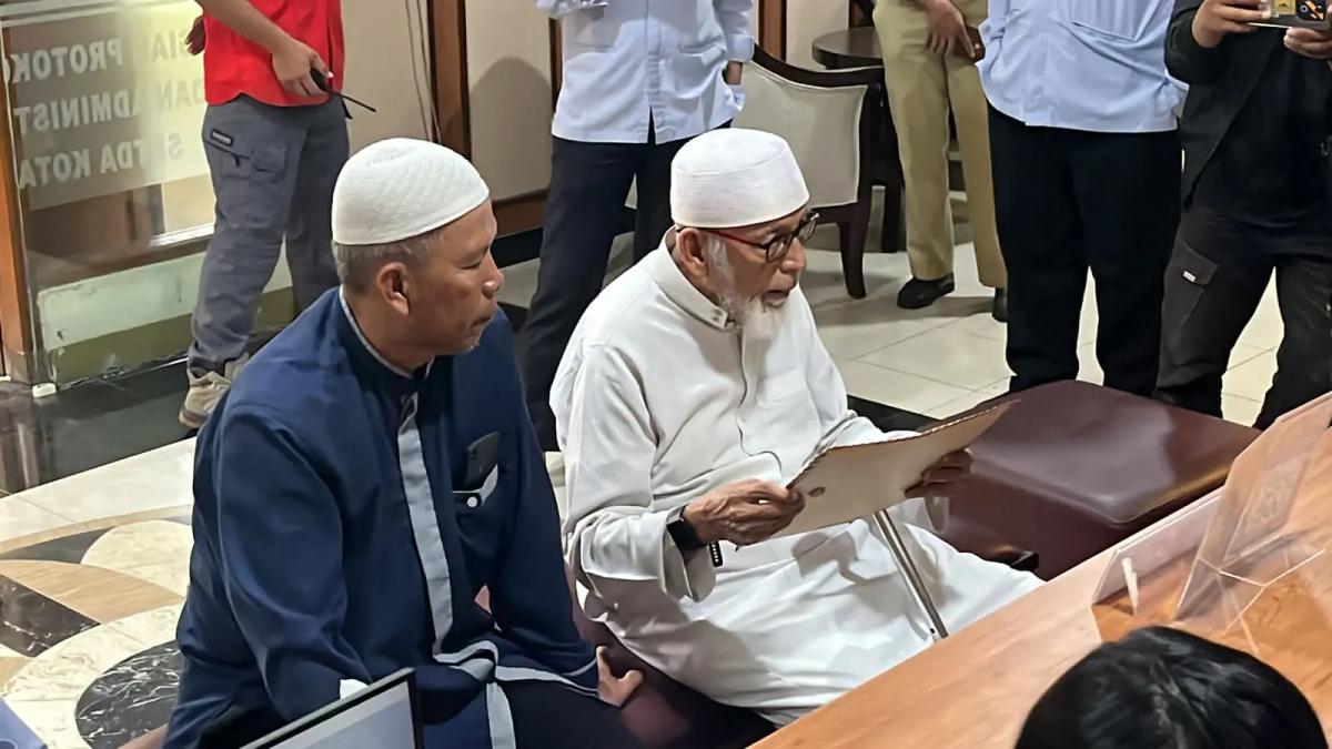 Ba'asyir Sambangi Kantornya Gibran di Solo, Mau Ngapain?