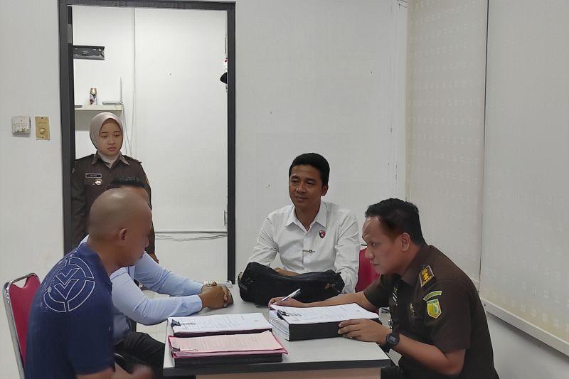 Polisi Serahkan 2 Tersangka Kasus Penyebar Hoaks UAS ke Kejari Batam