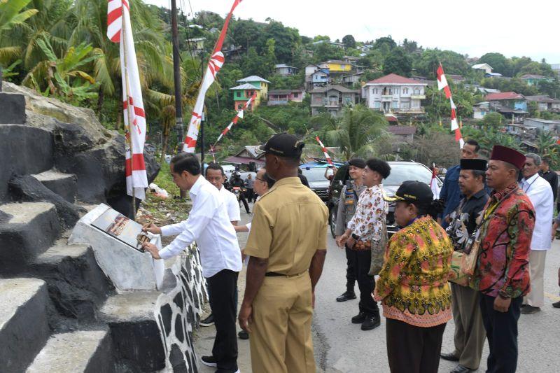 Jokowi Tanda Tangani Tugu Pancasila di Fakfak Papua