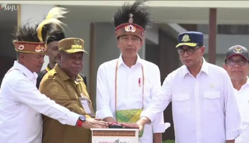 Jokowi Resmikan Proyek Penyimpanan Karbon Pertama di Papua Barat