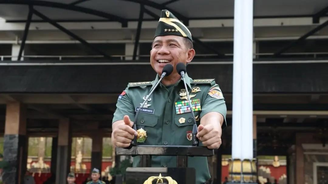 Panglima TNI Beri Santunan Rp500 Juta Lebih ke Keluarga 4 Prajurit Gugur di Nduga