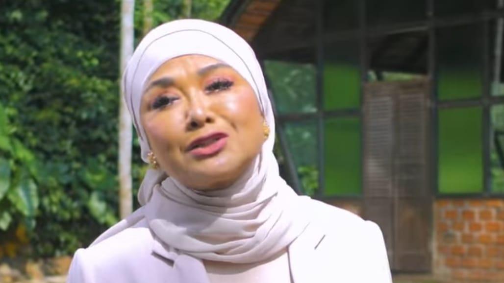 Ibunda Leon Dozan Cium Kaki dan Sujud di Hadapan Juliana Assad
