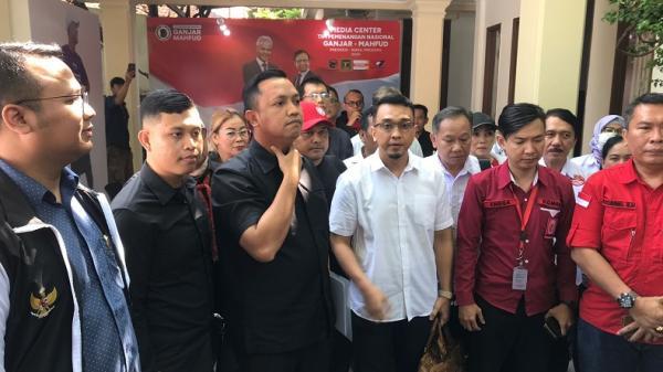 Aiman Tiba di Polda Metro Jaya, Siap Klarifikasi soal 'Polisi Tak Netral'