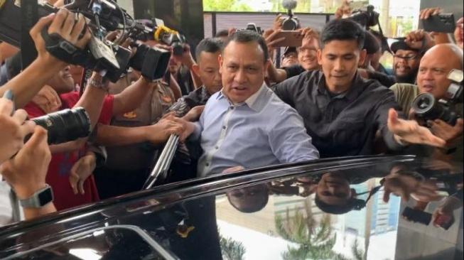 Firli Bahuri Senyam-senyum Ditanya soal Penggeledahan Apartemen di Darmawangsa Jaksel