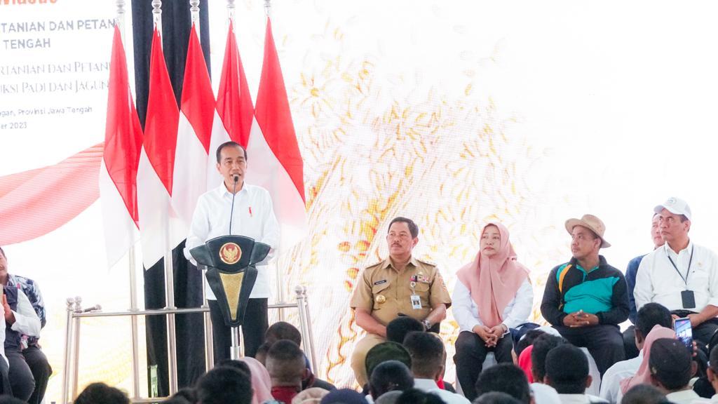 Didampingi Mentan Amran, Ini yang Disampaikan Presiden Jokowi Kepada Puluhan Ribu Petani, Penyuluh & Babinsa