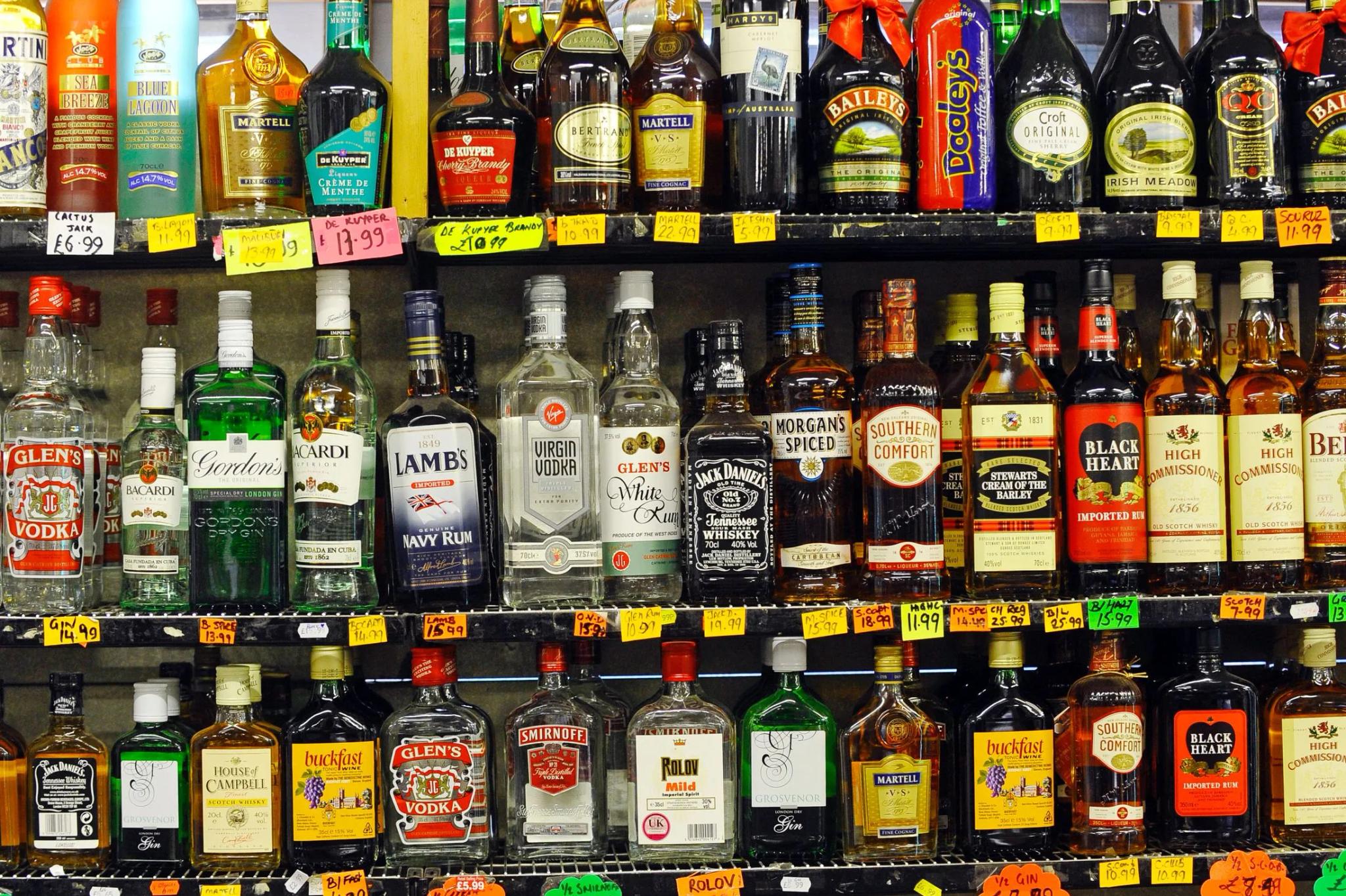 Jelang Libur Nataru, Polres Pandeglang Musnahkan 1.012 Botol Miras Ilegal
