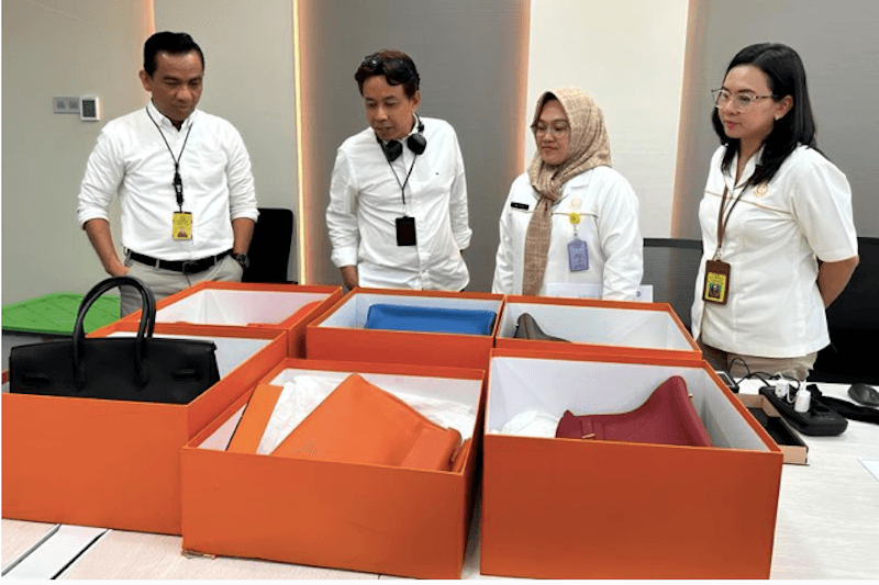 Enam Tas Mewah Istri Benny Tjokro Dilelang