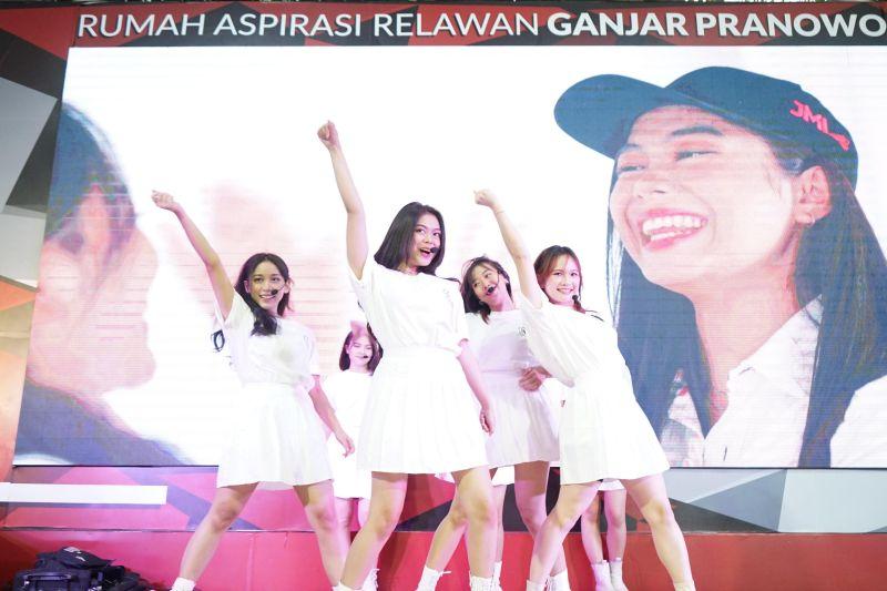 Girlband GM24 Dukung Ganjar-Mahfud gegara Program Kuota Internet Gratis