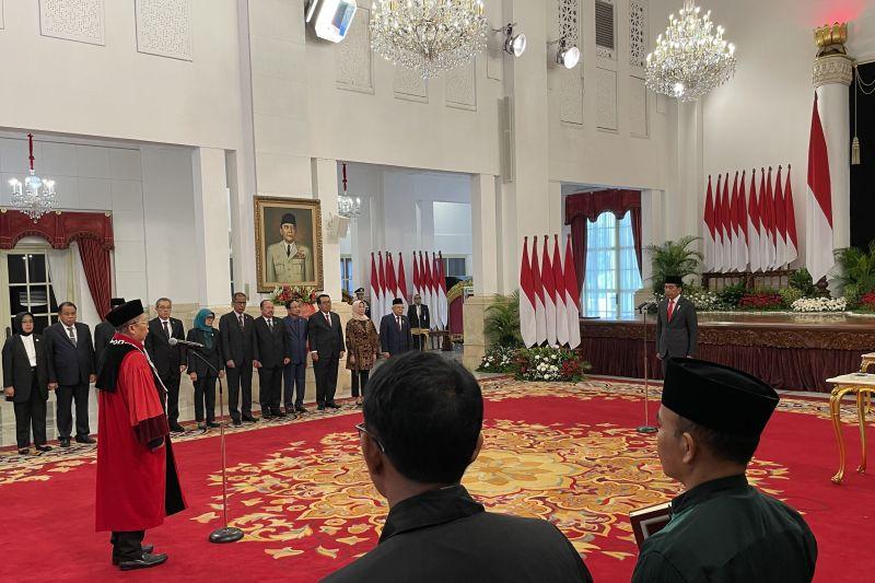 Jokowi Lantik Arsul Sani jadi Hakim MK