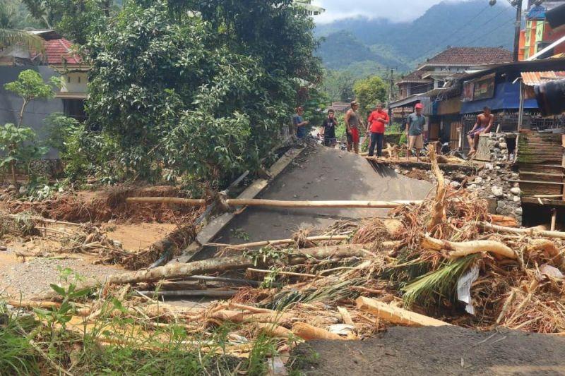 Waspadai Peningkatan Potensi Cuaca Ekstrem Sepekan, BPBD Trenggalek Imbau Warga Waspada