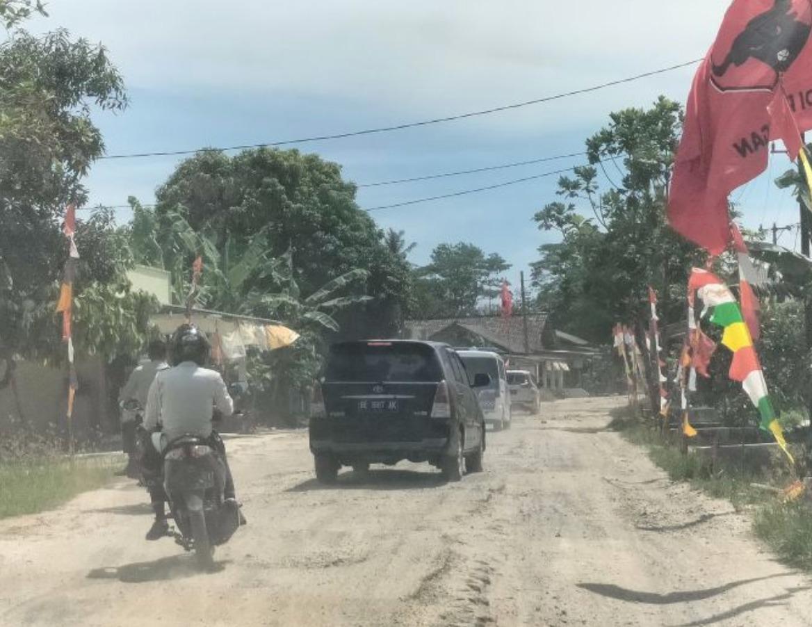 Ganjar Dicurhati Jalan Rusak di Lampung Selatan