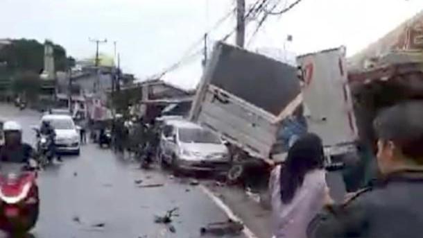 Status Hukum Sopir Truk Boks Tabrakan Beruntun di Cisarua Bogor Ditentukan Sore Ini