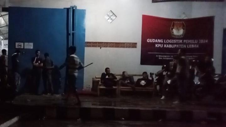 Upaya KPU Lebak Minimalisir Kerusakan Surat Suara Pascahujan Deras