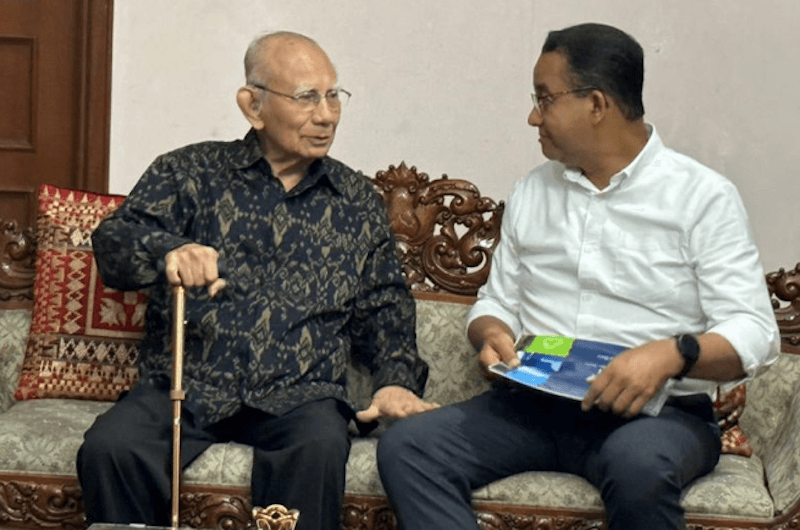 Anies Berdiskusi dengan Emil Salim Hingga Larut Malam
