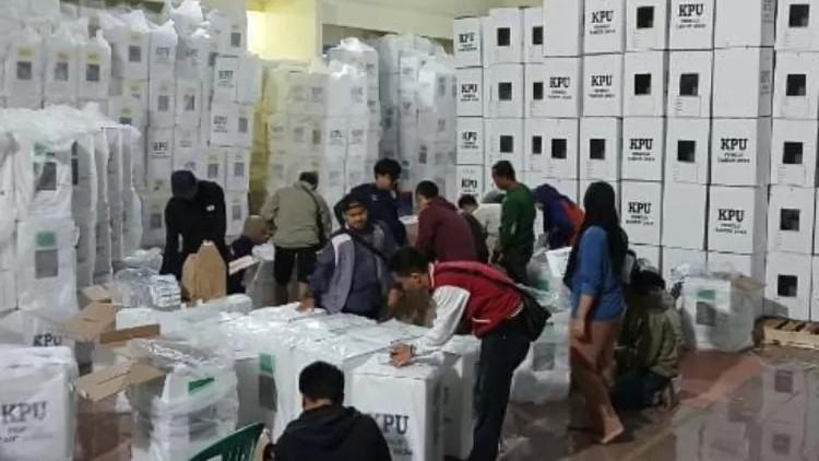 Ratusan Surat Suara DPR RI di Gudang Logistik KPU Lebak Rusak, Langsung Minta Ganti