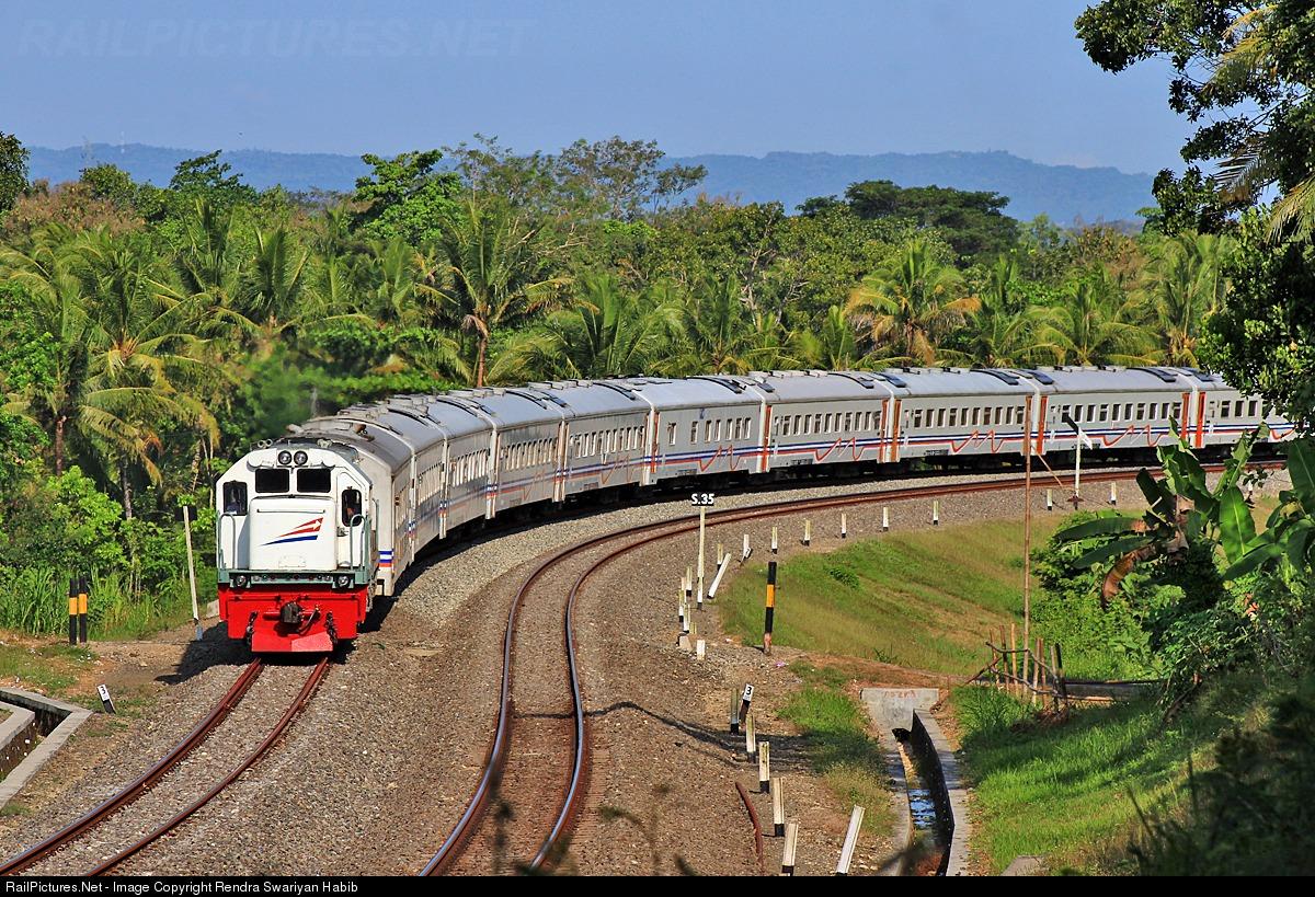 Gangguan KRL Tanah Abang-Rangkasbitung No 1772 gegara Tersangkut Kawat Spring Bed