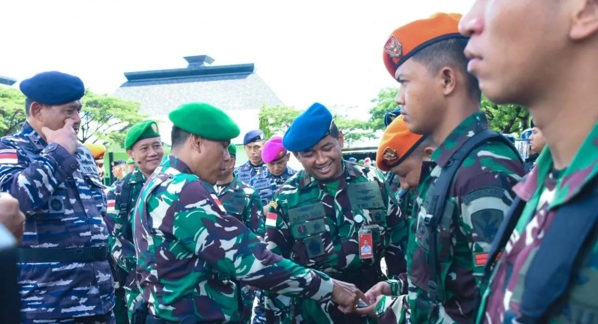 KRI hingga Helikopter TNI Siaga di NTT buat Kirim Logistik Pemilu 2024