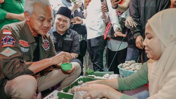 Ganjar Blusukan ke Pasar Palimo Palembang, Terima Keluhan Harga Bahan Pokok Tinggi
