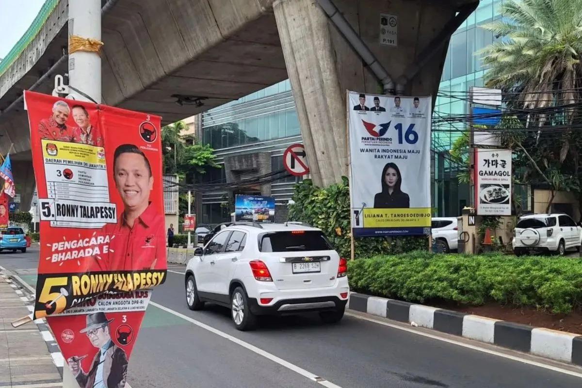 Pemprov DKI Jakarta Bersihkan APK Serentak pada Minggu Dini Hari