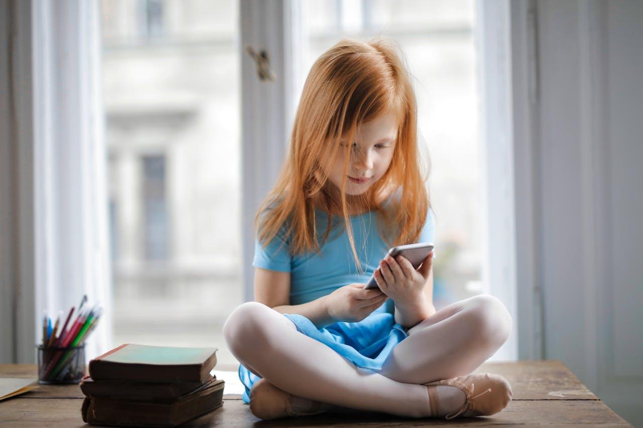Risiko Anak Gunakan Media Sosial Sejak Dini, dari Child Grooming hingga Perundungan