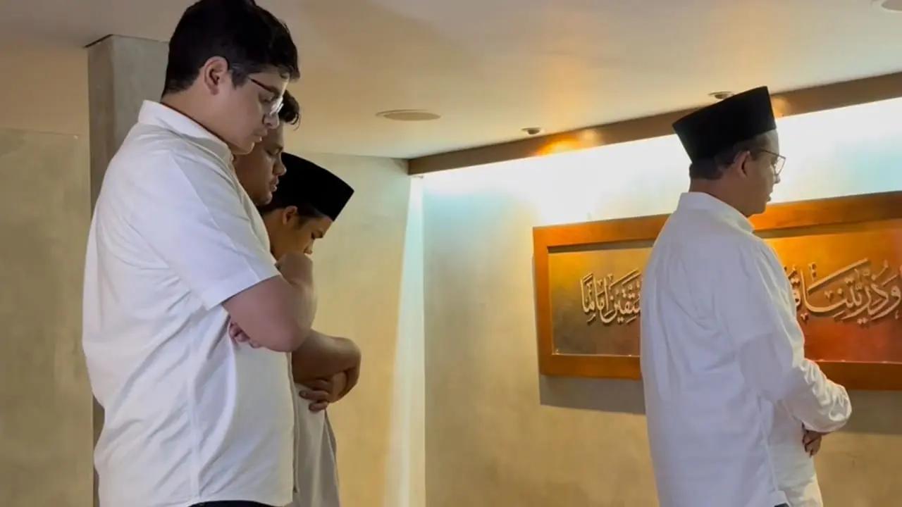 Sebelum Nyoblos, Anies Salat Subuh Bersama Keluarga
