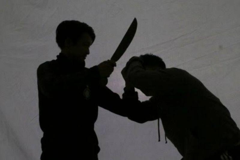 Istrinya Gak Diizinin Nyoblos Duluan, Oknum Linmas Bacok Ketua KPPS di Palembang