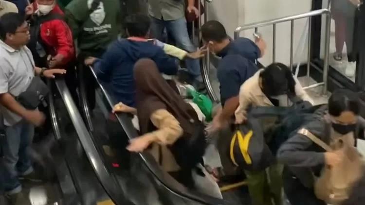 Eskalator Viral di Stasiun Manggarai Ditutup gegara Penumpang Berjatuhan hingga Tersungkur!