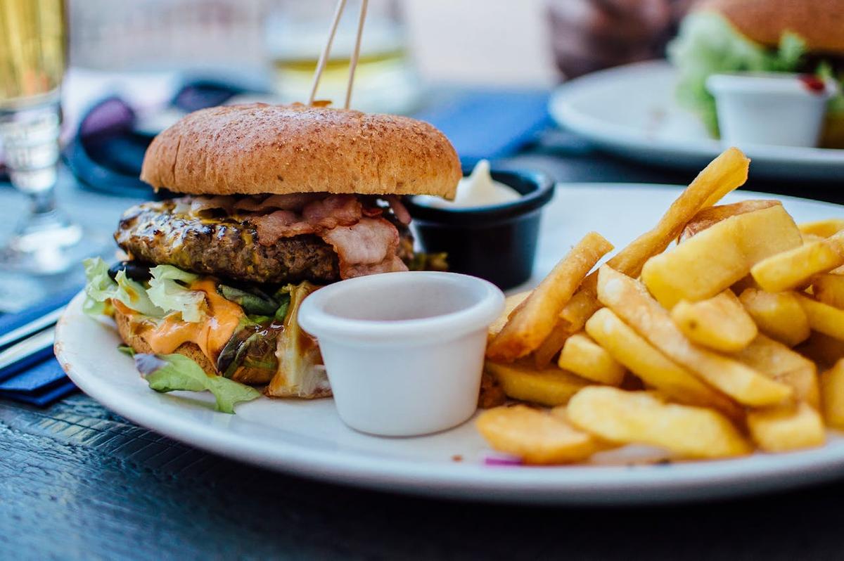 Waspada! 5 Makanan Ini dapat Memperparah Depresi, Apa Saja?