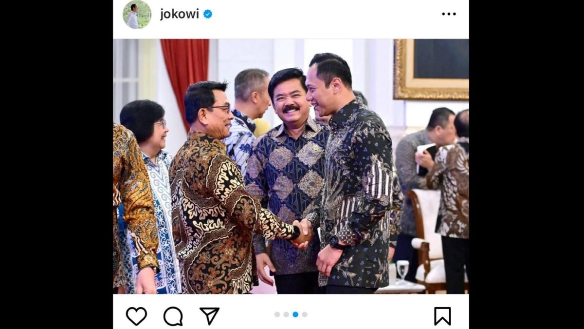Jokowi Posting Sidang Kabinet di Instagram, Ada AHY-Moeldoko Salaman