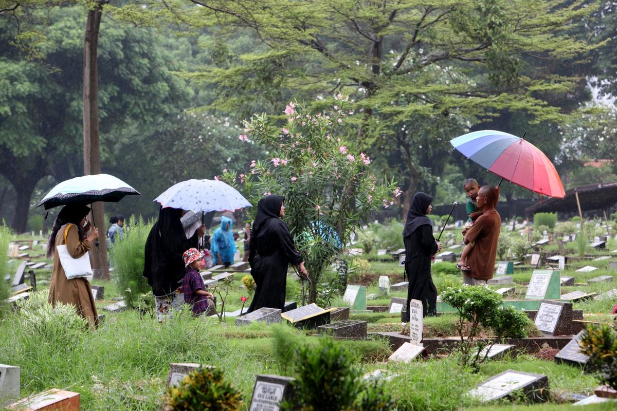 Ziarah Kubur Jelang Ramadan