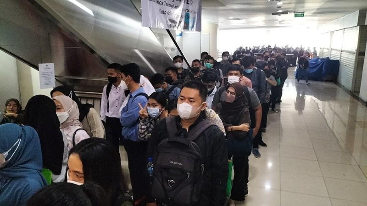 Nganggur, Pemuda Bekasi Iseng Gugat Syarat Umur Lamar Kerja ke MK