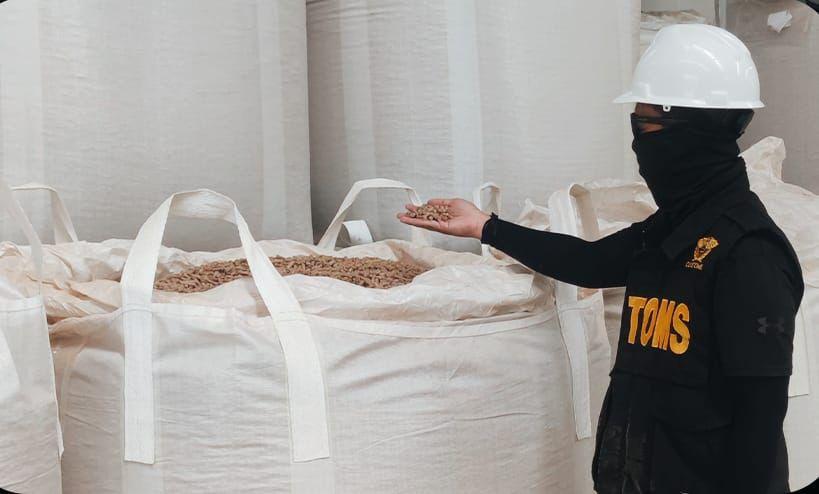 Bea Cukai Ternate Kawal Ekspor Perdana Wood Pellet ke Pasar Jepang