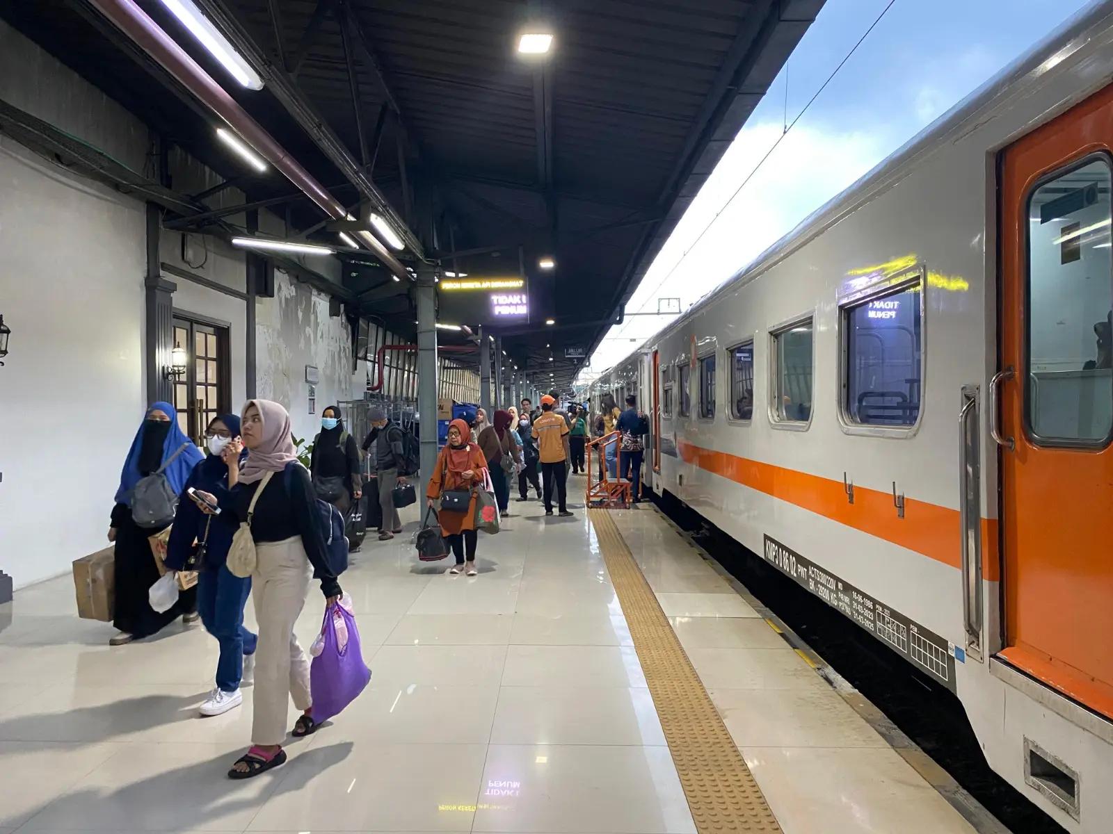 KAI Buka Tahap Kedua Pemesanan Tiket, 24 KA Tambahan Layani Lebaran Puasa Ramadan 2024
