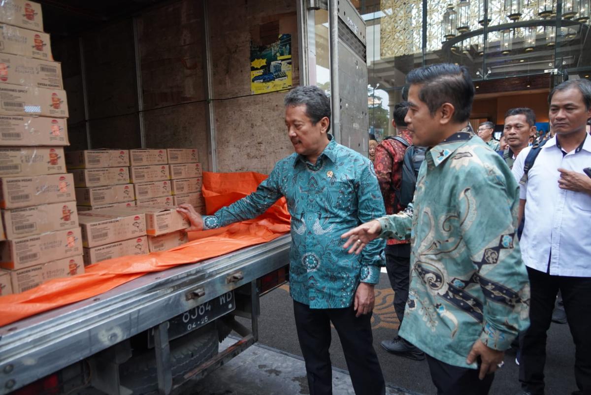 Sambut Ramadhan, KKP Bagikan 10.000 Ikan Kaleng di Yogyakarta
