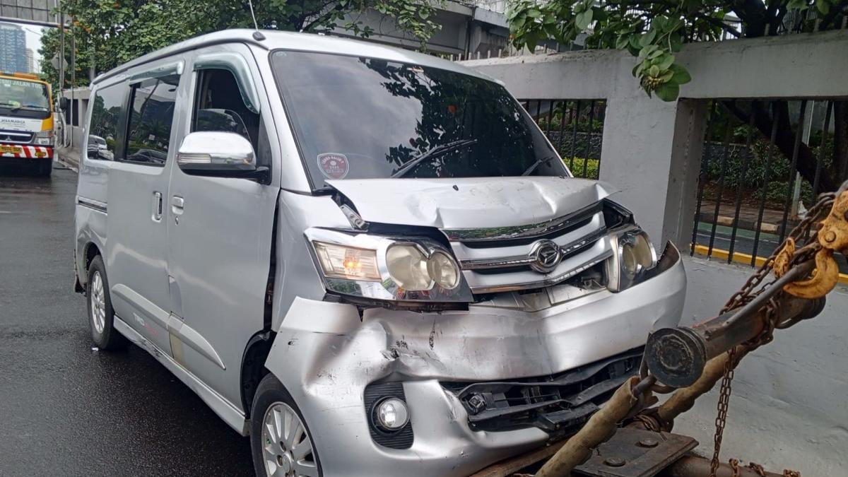 3 Mobil Ringsek gegara Tabrakan Beruntun di Tol Dalkot