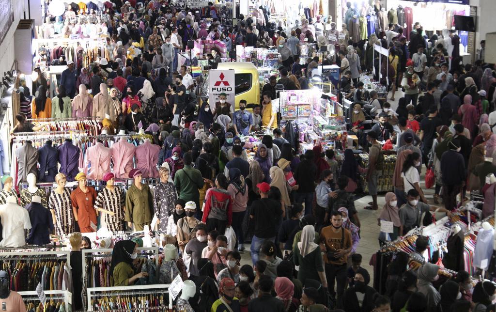 Meski Baru Awal Ramadan, Pasar Tanah Abang Sudah Ramai Pengunjung
