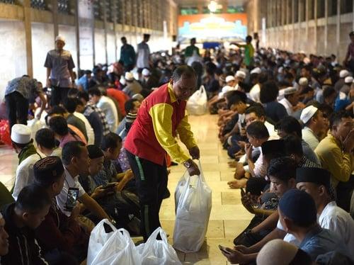 Asyik! Masjid Istiqlal Sediakan 6.000 Takjil Gratis Selama Ramadan