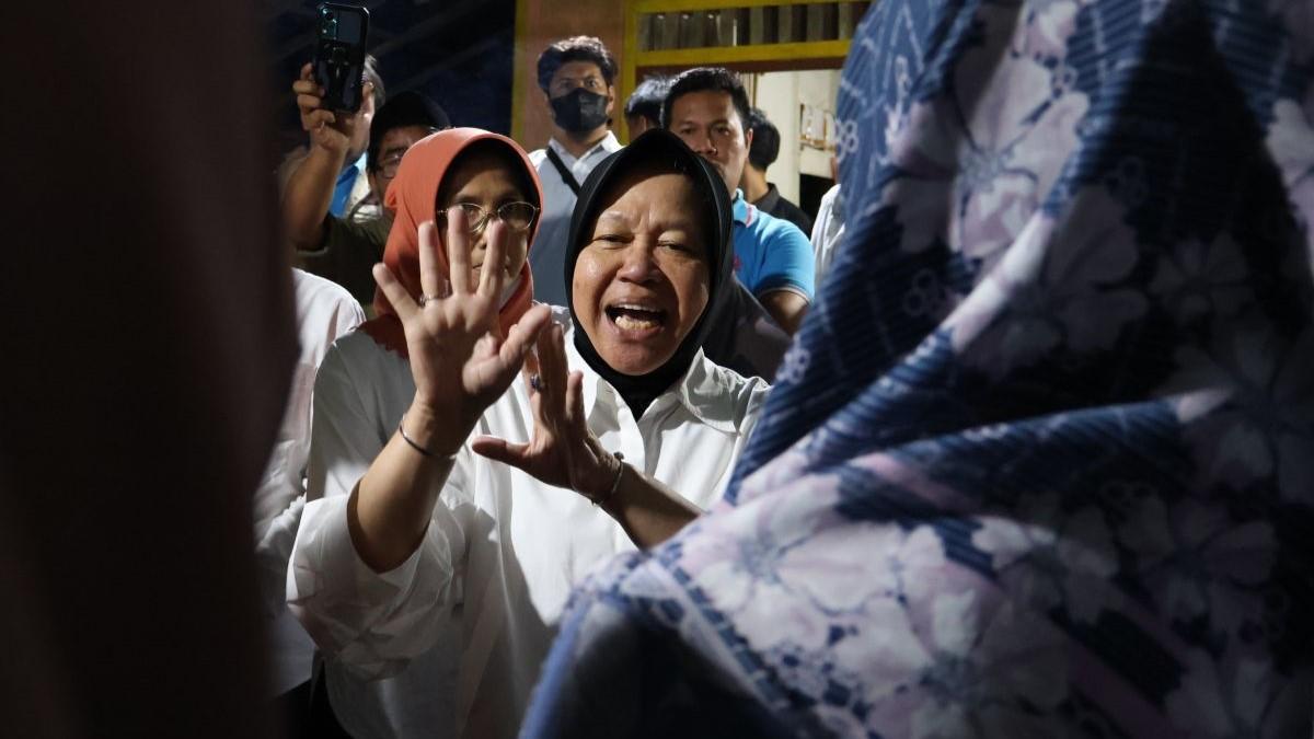 Mensos Risma Santuni 3 Korban Banjir-Tanah Longsor Padang Pariaman