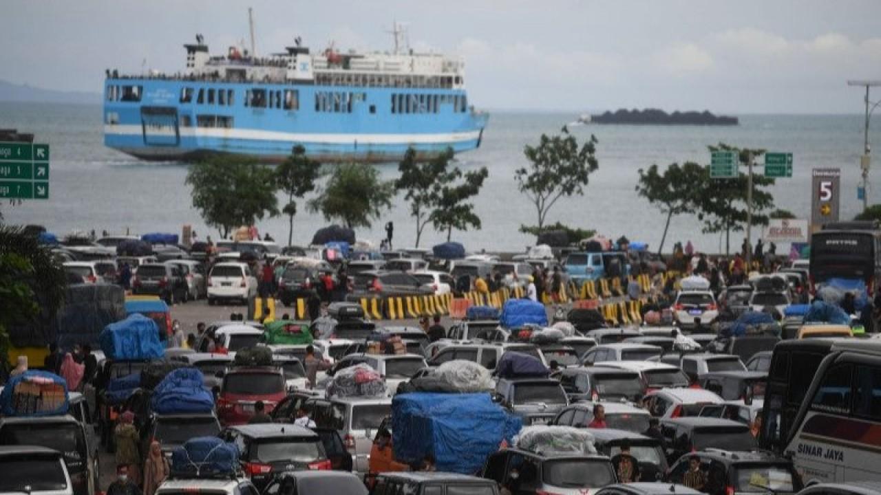 Motor Nggak Bisa Nyebrang Lewat Merak saat Arus Mudik Lebaran 2024, Terus Gimana Dong?