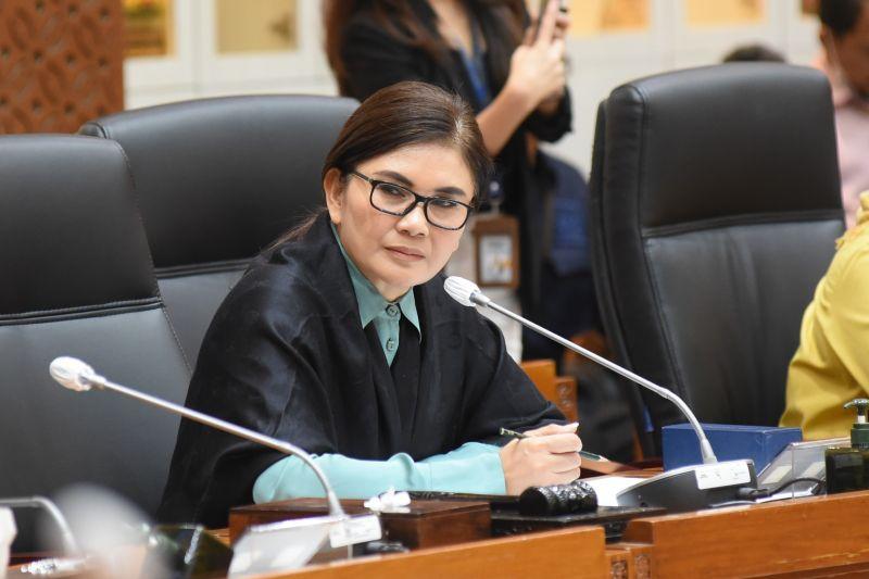 Komisi IX DPR Dorong Menaker Ubah PP soal Jaminan Kerja dan Aturan THR Pengemudi Ojol