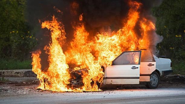 Mobil Terbakar di Tol Tomang Malam Ini