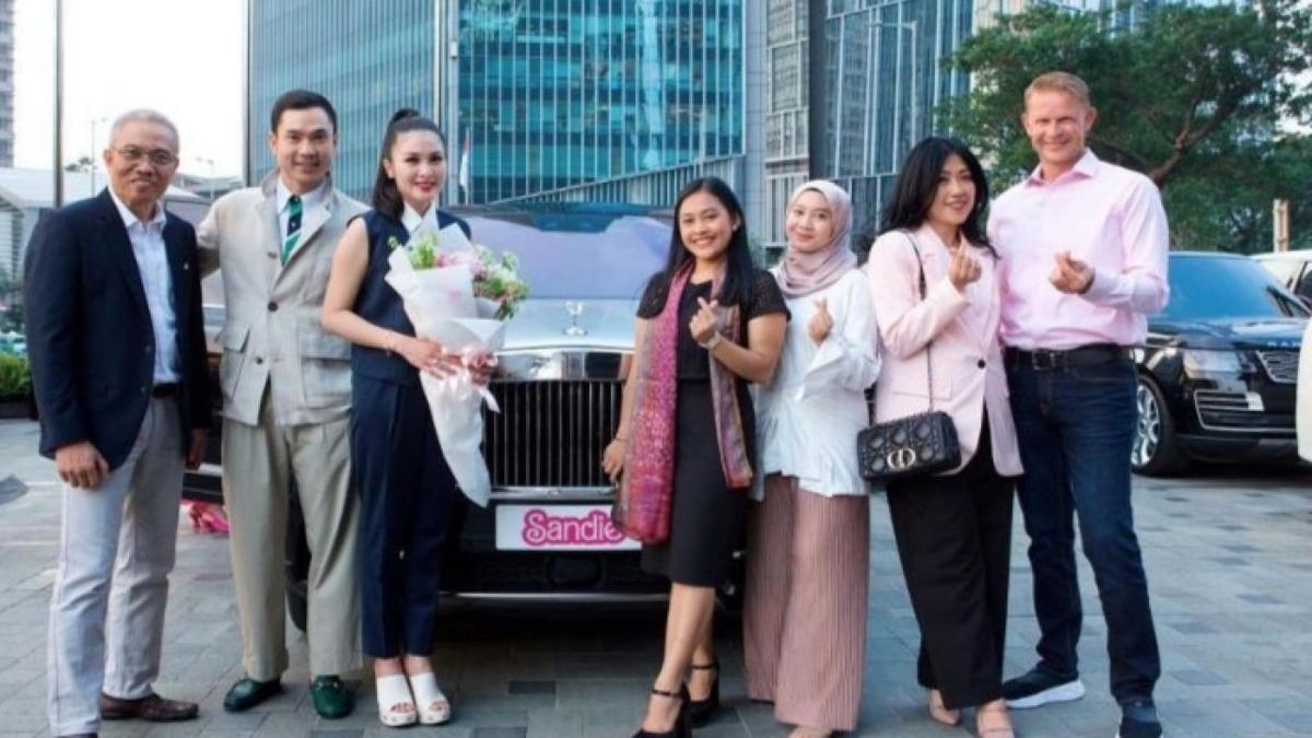 Rolls-Royce Kado Harvey Moeis ke Sandra Dewi Ternyata Atas Nama Perusahaan, Belum Bayar Pajak Pula..