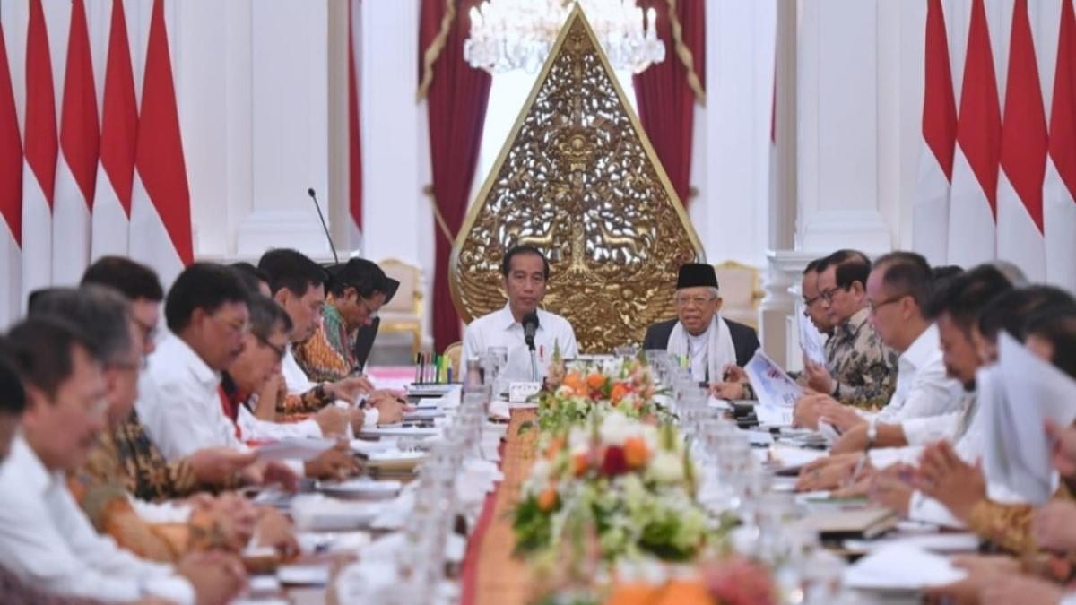 Jokowi Gak Ngasih Arahan ke 4 Menterinya yang Dipanggil MK, Terserah Mau Ngomong Apa