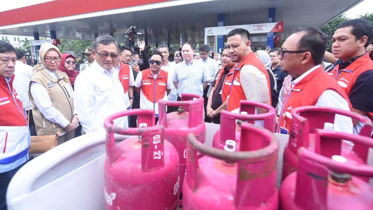 Menteri Arifin Pantau Kesiapan Pertamina Surabaya Sambut Libur Idulfitri