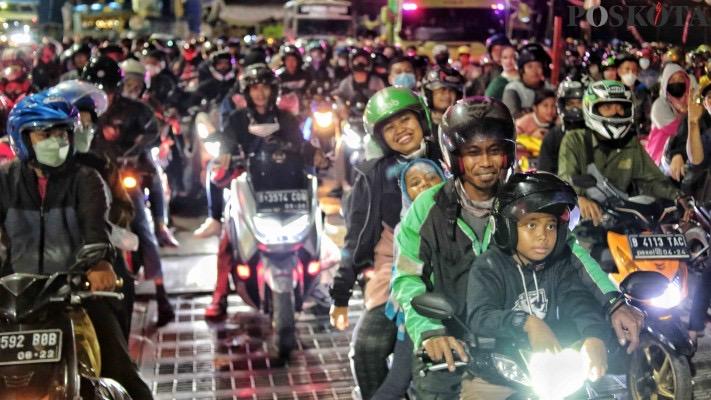 Pelabuhan Ciwandan Dipadati Ribuan Pemudik Motor Jelang Idul Fitri